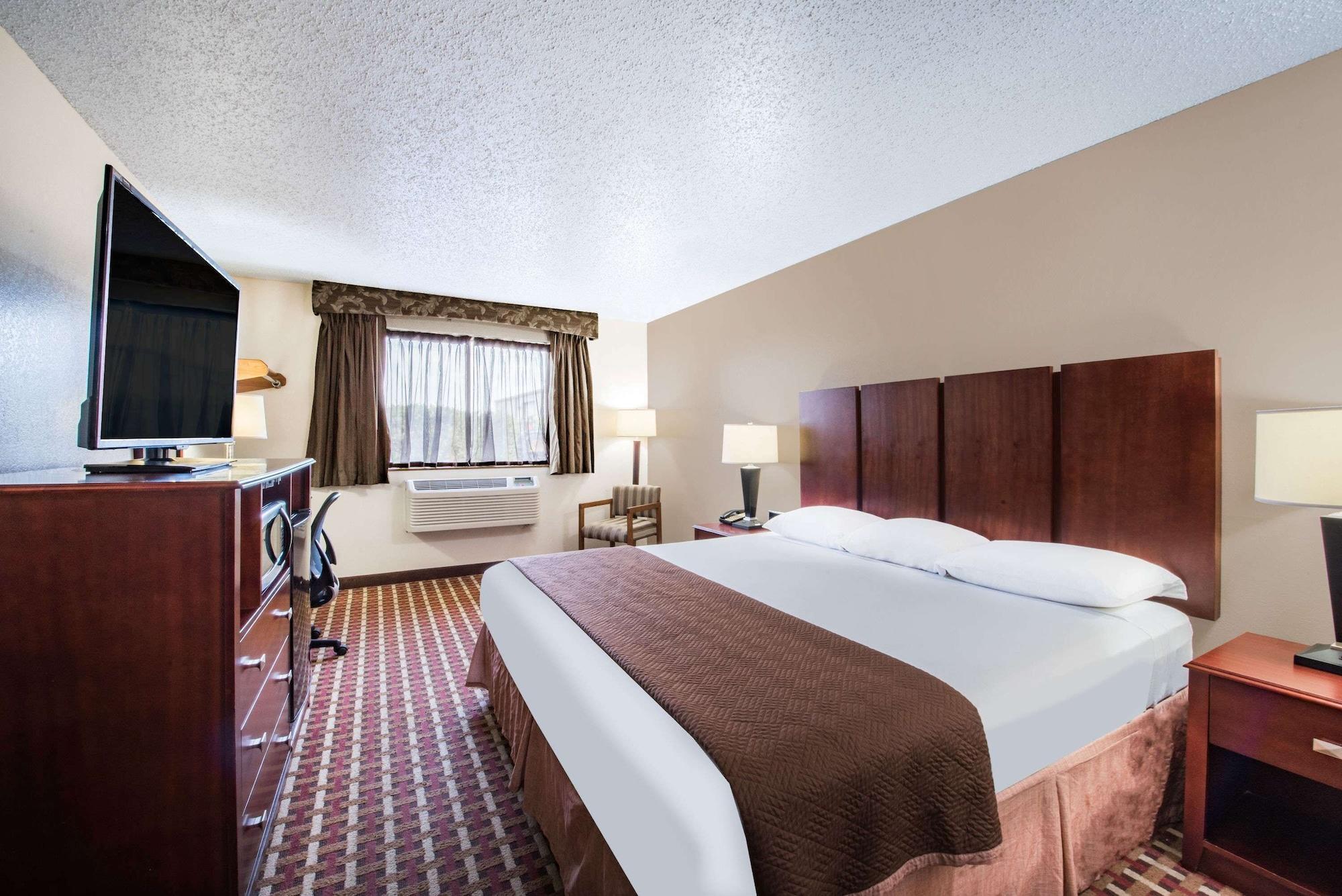 Super 8 by Wyndham Harlingen TX Hotell Exteriör bild